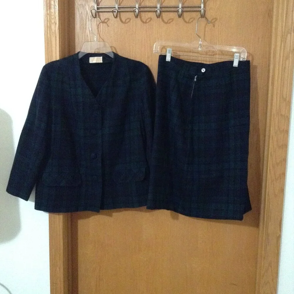 Vintage 1960s Green and Black Plaid Pendleton Skirt Suit - Picture 1 of 3